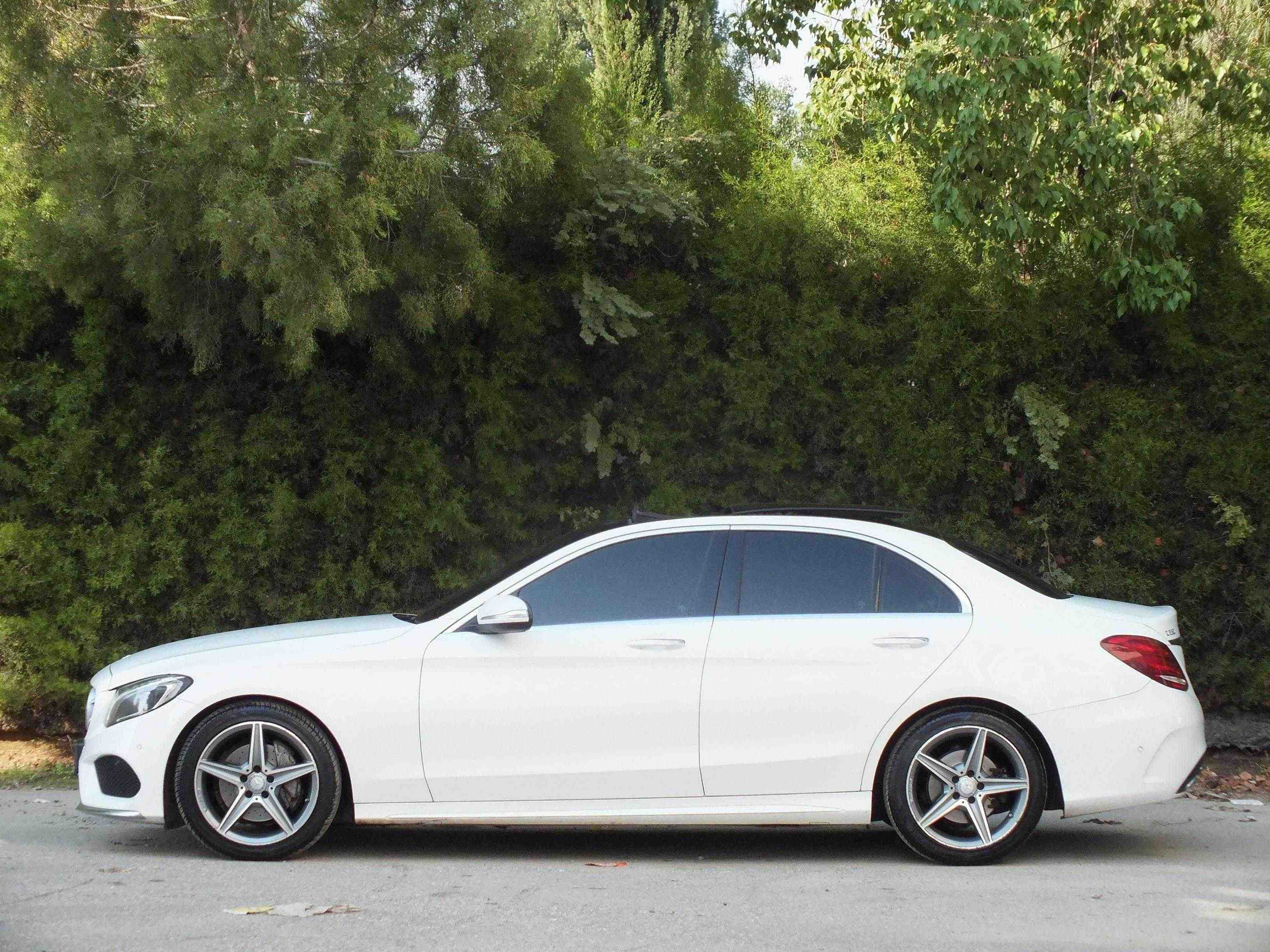 MERCEDES C220d AMG PREMIUM PLUS