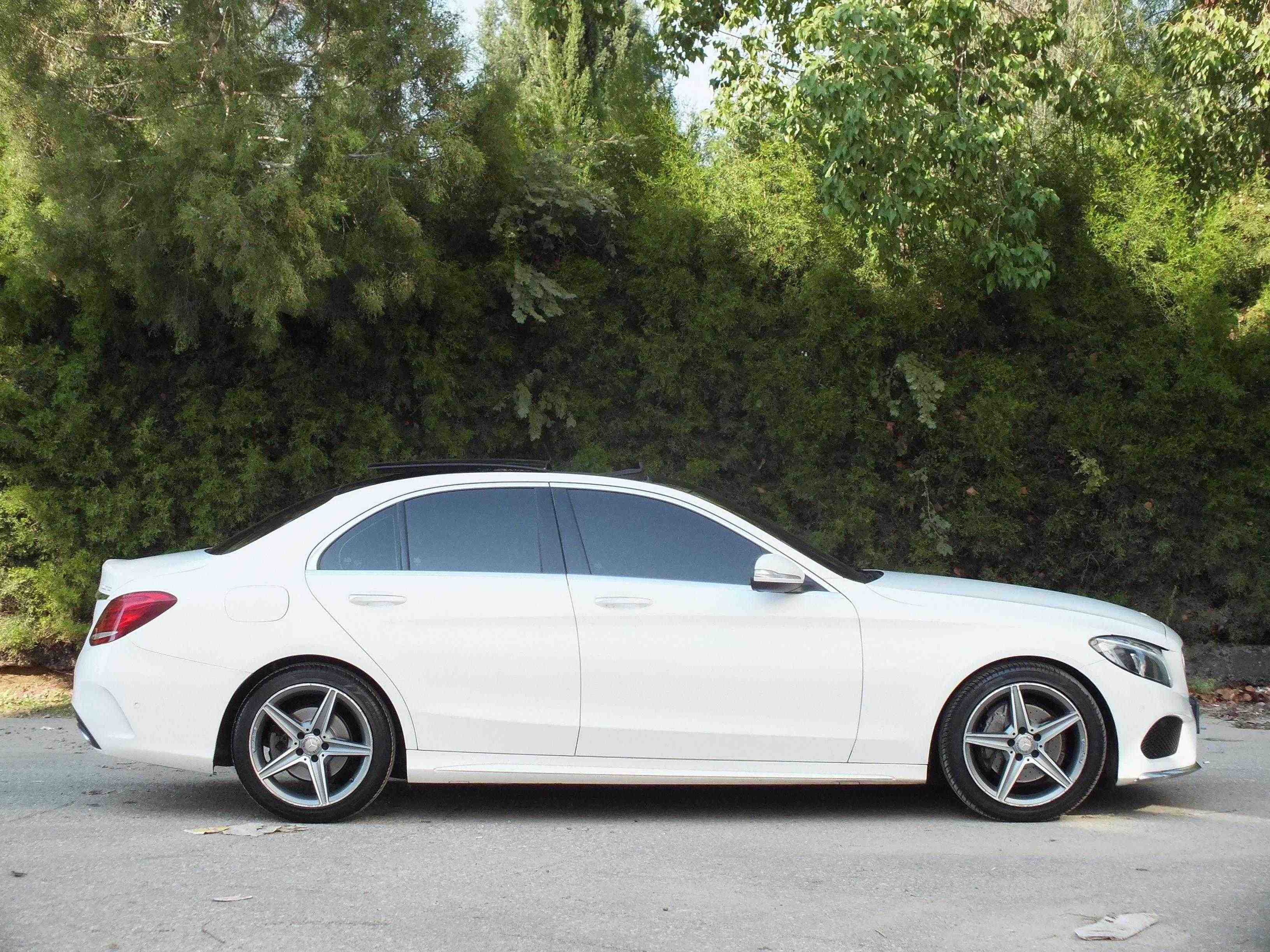 MERCEDES C220d AMG PREMIUM PLUS